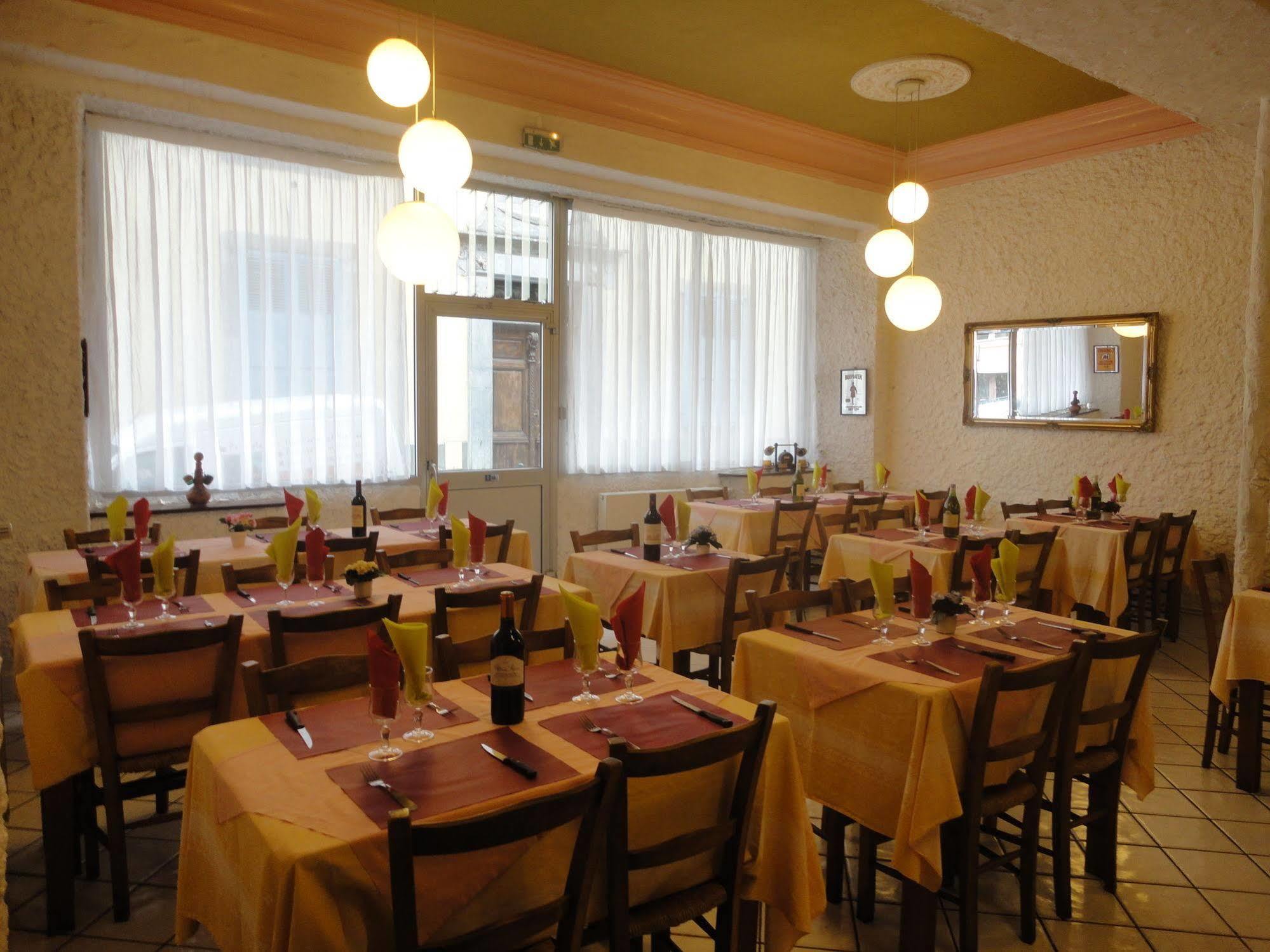 Hotel-Restaurant Le Saint Christophe 卢德 外观 照片